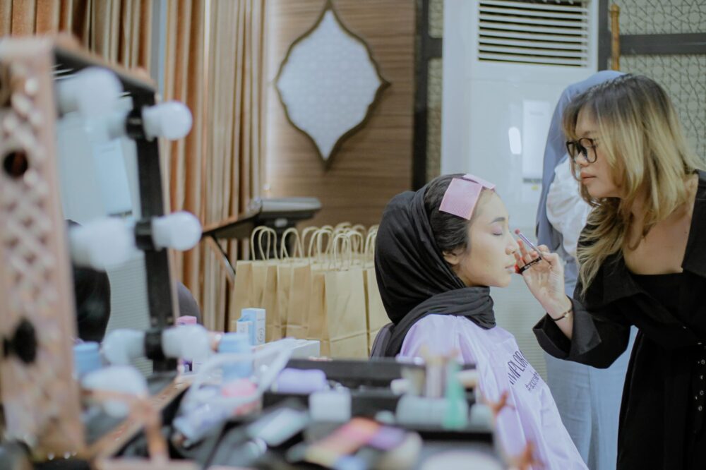 Grand Qin Berkolaborasi untuk Ajak Pelajar Unjuk Bakat Merias